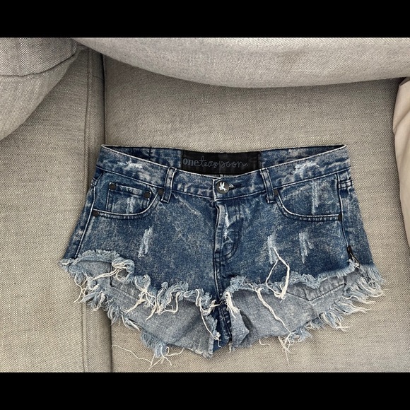 One Teaspoon Distressed Shorts - Picture 3 of 6